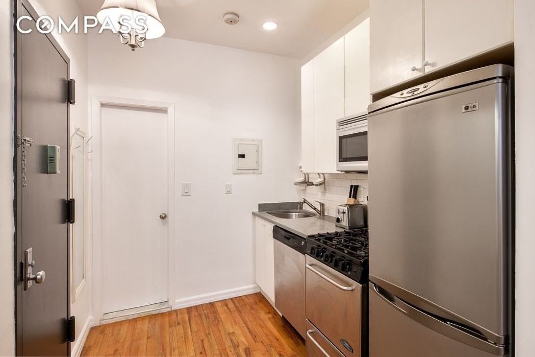 237 E 88th St #103 - Photo 2 of 4