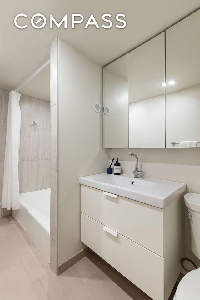 51 E 10th St #7 - Photo 5 of 6