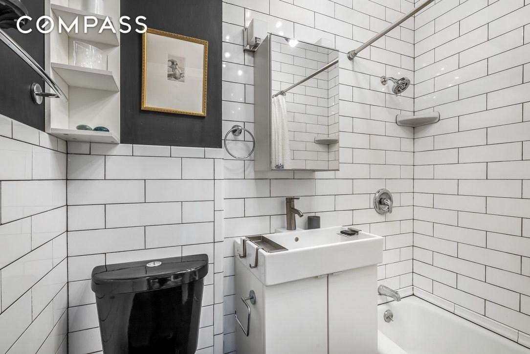 266 W 22nd St #1 - Photo 5 of 13