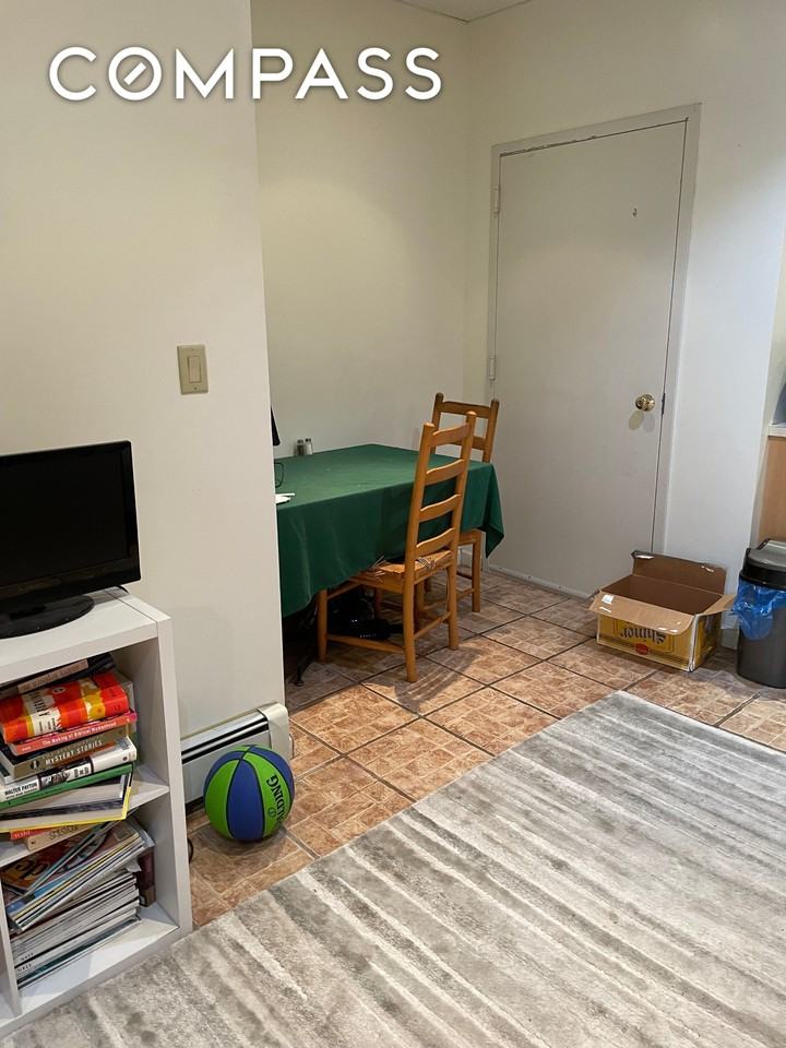 2361 23rd St #1G - Photo 5 of 8
