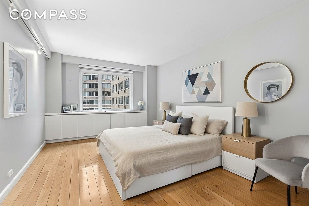411 E 53rd St #10L - Photo 4 of 9