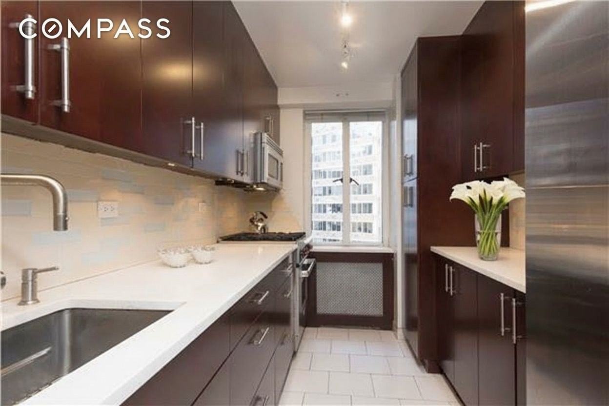 411 E 53rd St #10L - Photo 5 of 9