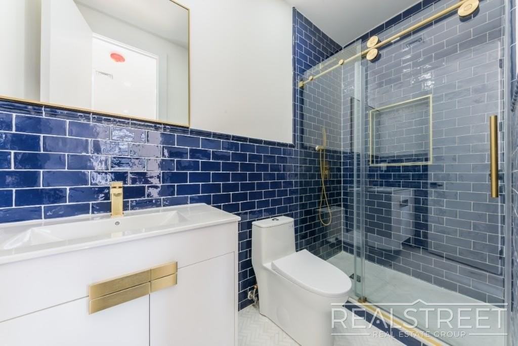 10 Marconi Pl #3 - Photo 7 of 9