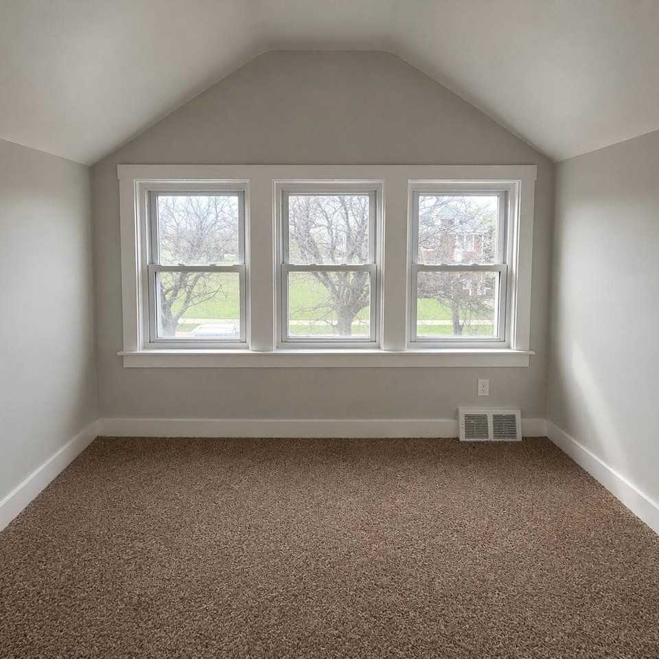 2315 Tuxedo St - Photo 3 of 11
