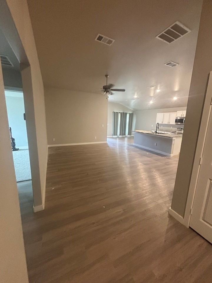 2827 Battle Ave - Photo 2 of 14