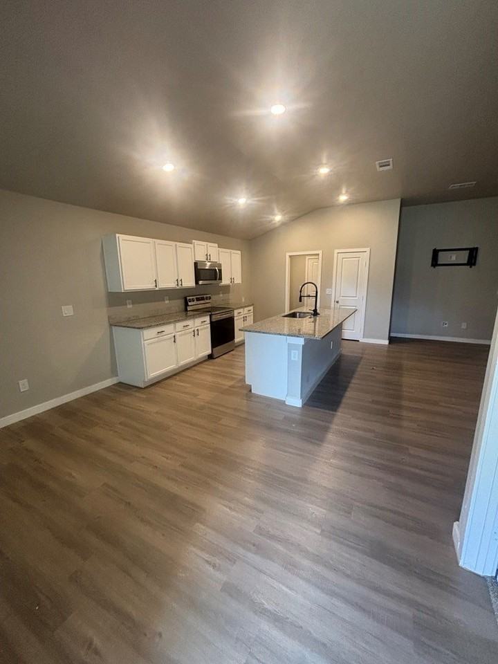 2827 Battle Ave - Photo 4 of 14