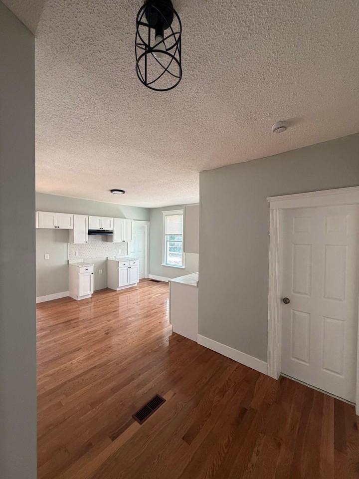 185 Winthrop Ave #1 - Photo 3 of 7