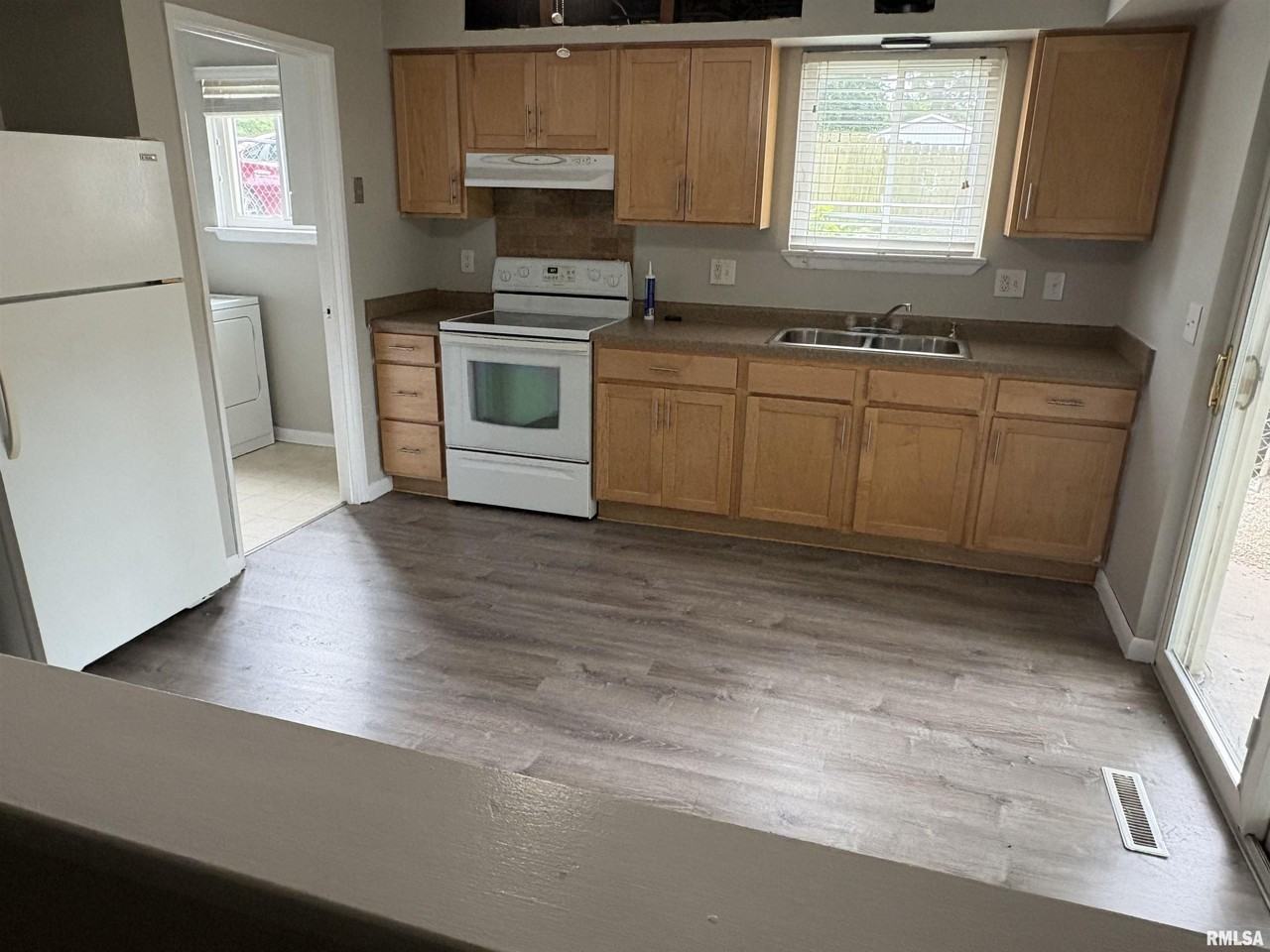 3409 N California Ave #B - Photo 4 of 14