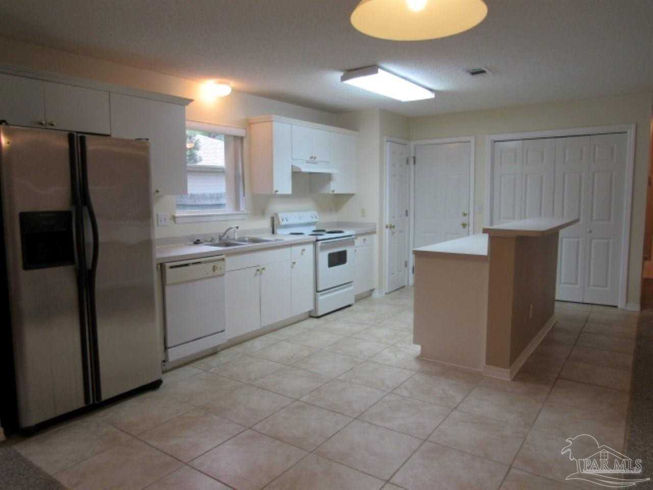 1093 Antigua Cir - Photo 4 of 11
