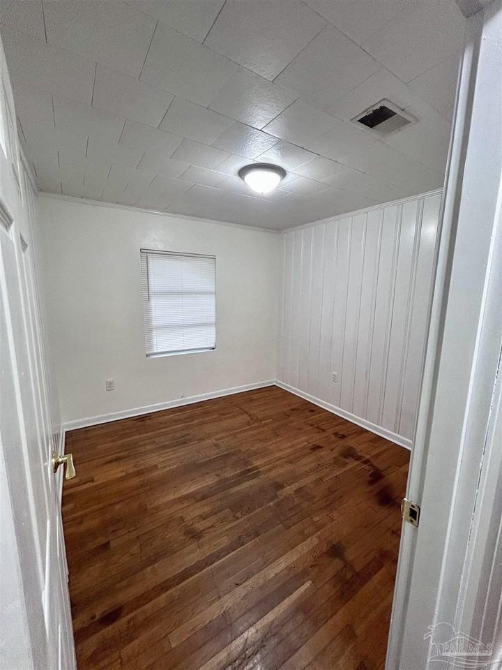 4112 W Belmont St - Photo 4 of 10