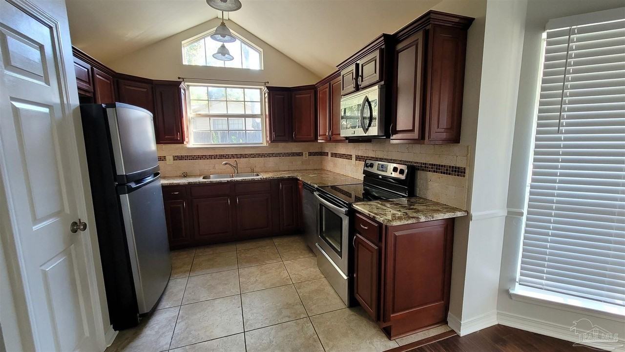4559 Tradewinds Dr - Photo 4 of 11