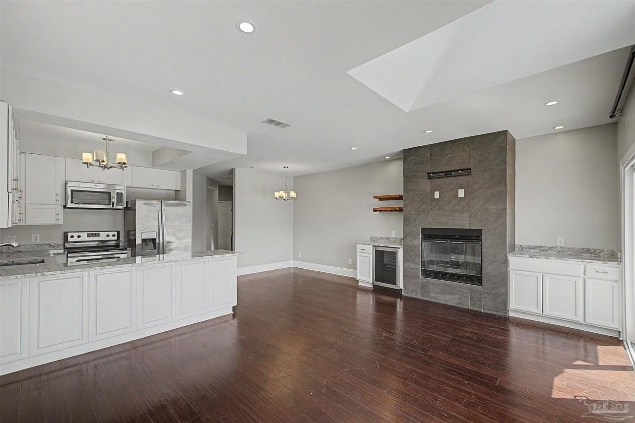 42 Bay Bridge Dr - Photo 2 of 38