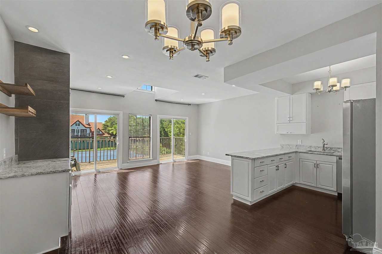 42 Bay Bridge Dr - Photo 4 of 38