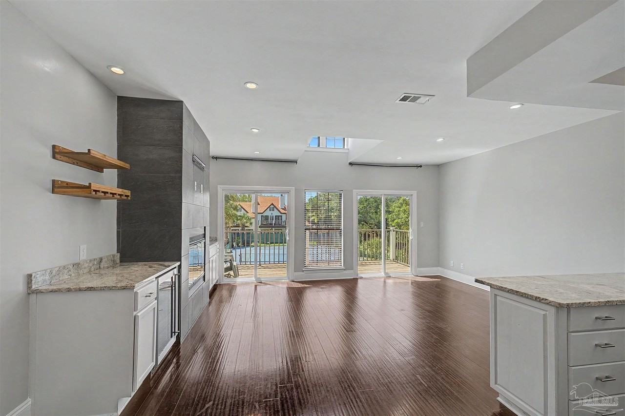 42 Bay Bridge Dr - Photo 5 of 38