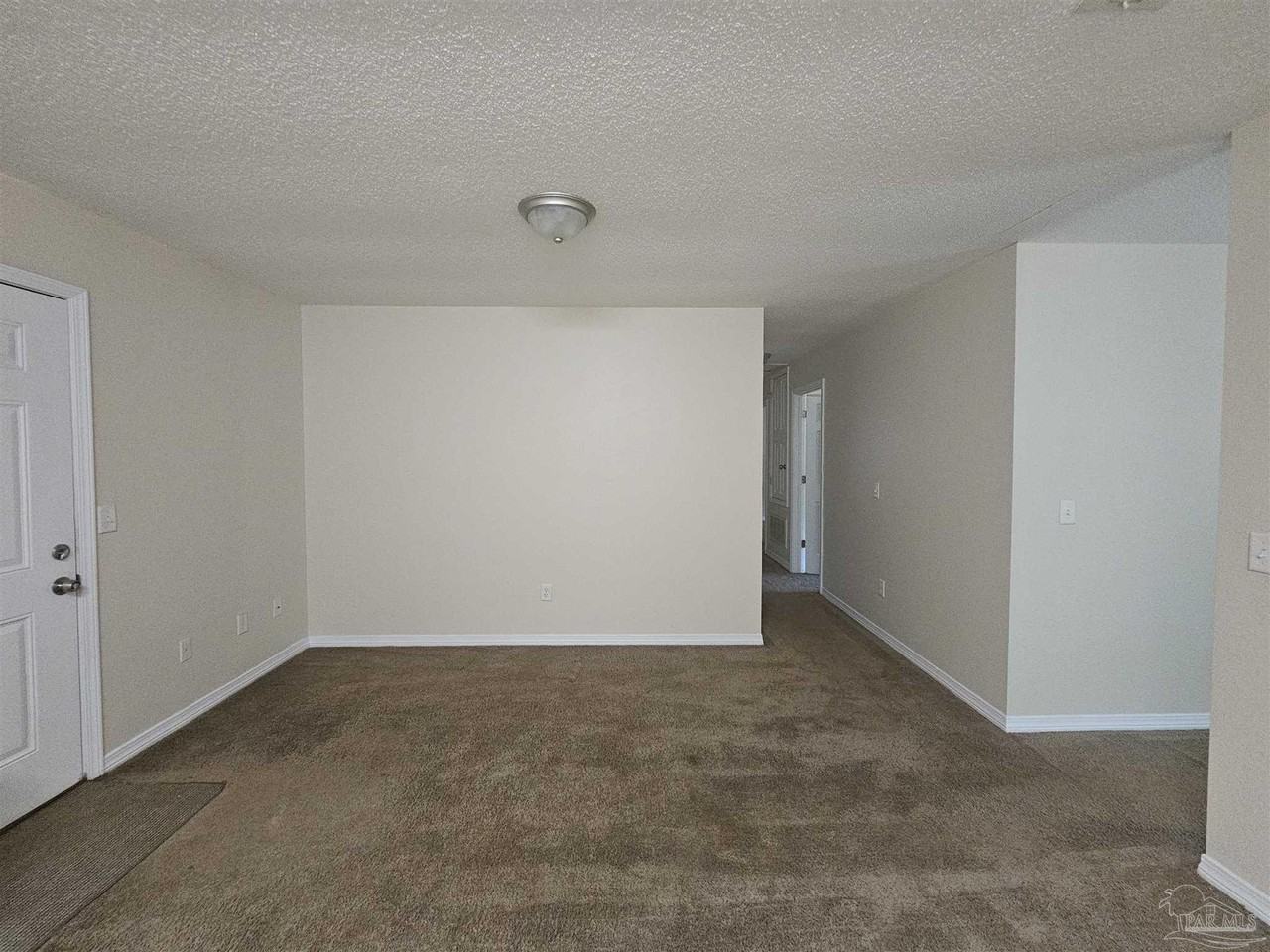 2040 E Roberts Rd - Photo 4 of 7