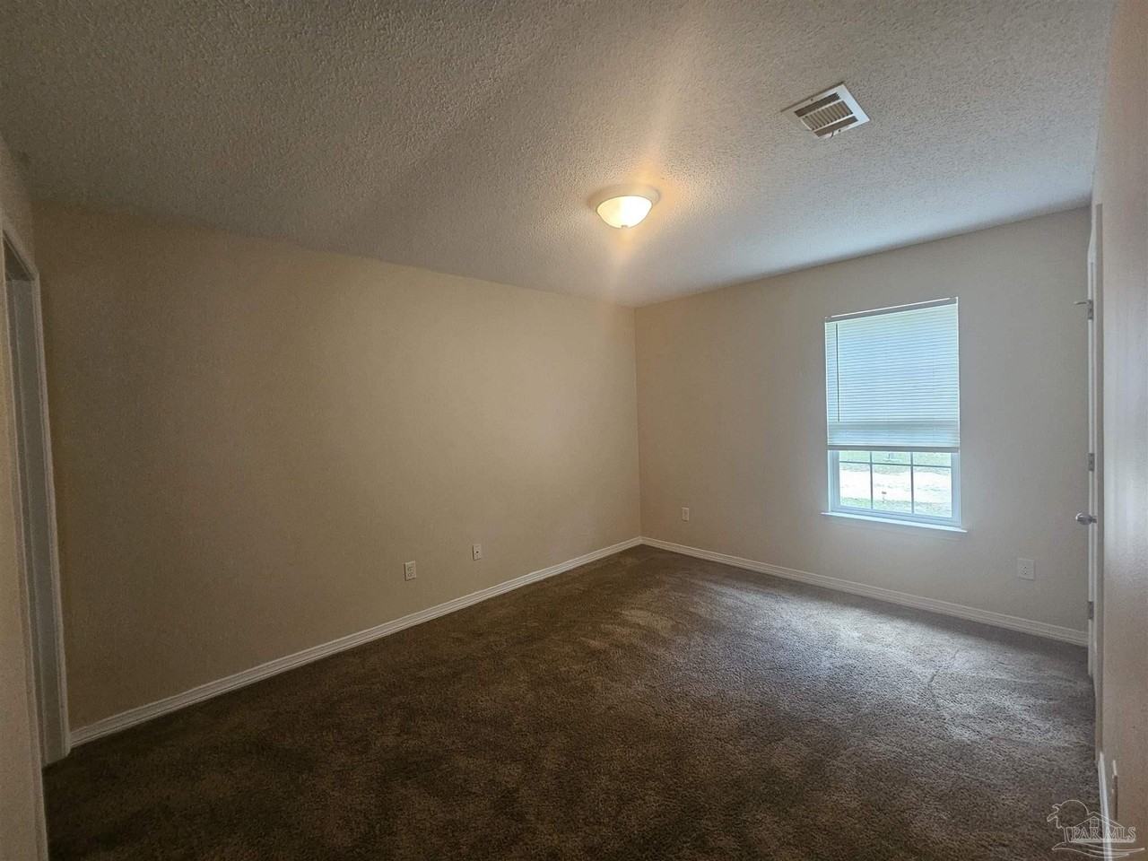 2040 E Roberts Rd - Photo 7 of 7