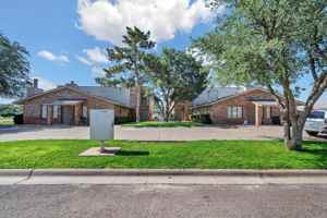 featured image of 422 W Pecan Ave #D