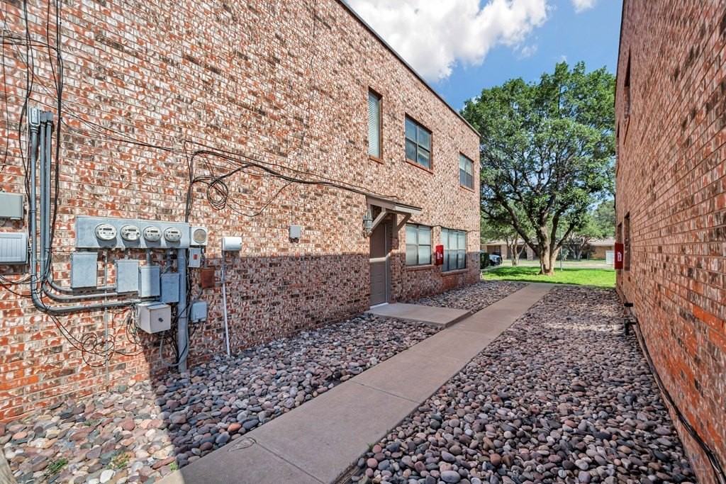 422 W Pecan Ave #D - Photo 4 of 35