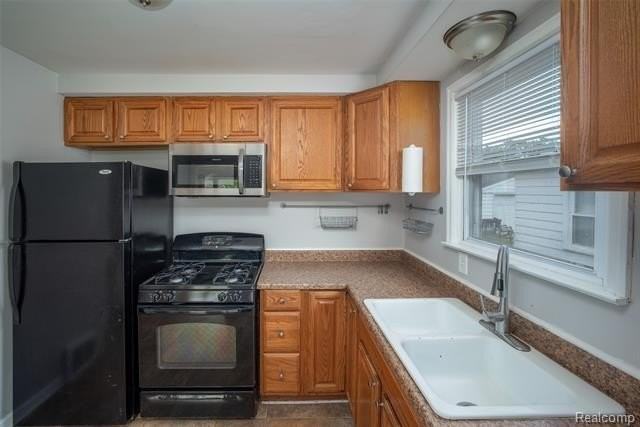 21328 Audette St - Photo 5 of 15
