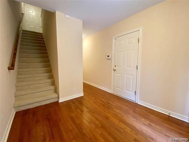 341 S Village Way - Photo 2 of 34