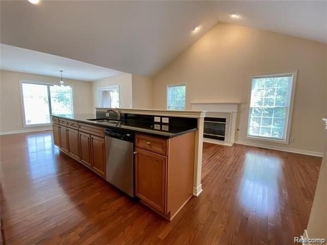 341 S Village Way - Photo 4 of 34