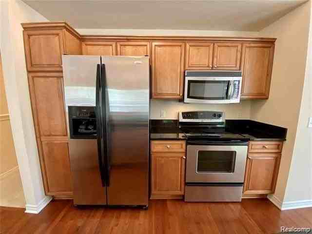 341 S Village Way - Photo 5 of 34