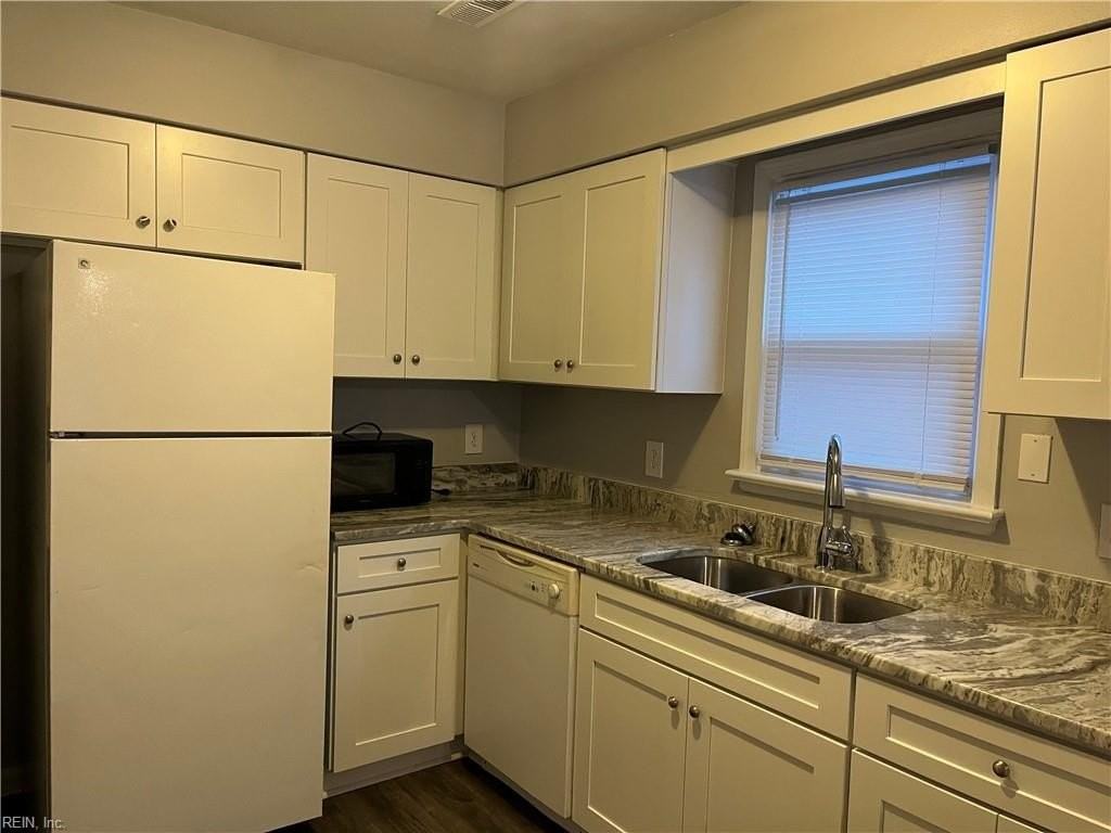 1227 W 41st St - Photo 6 of 11