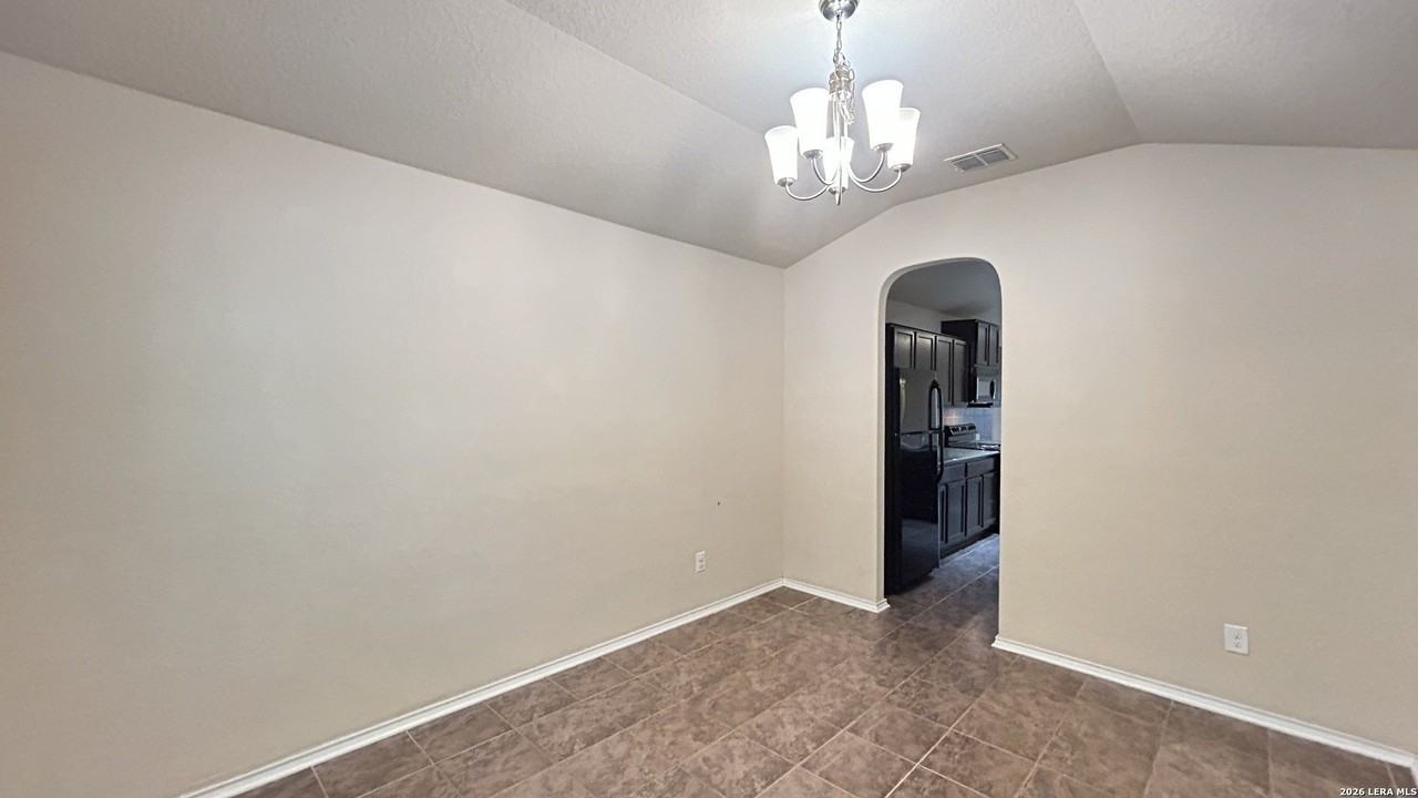 2127 Emerald Edge - Photo 4 of 31