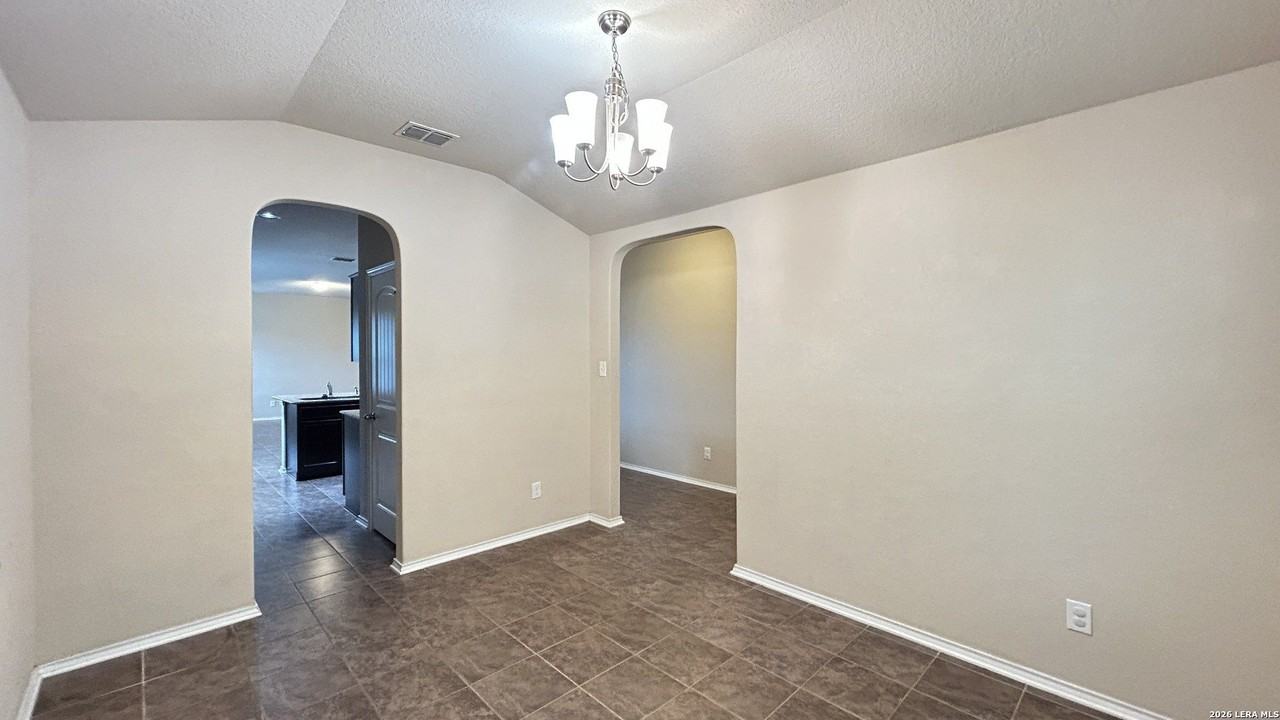 2127 Emerald Edge - Photo 5 of 31