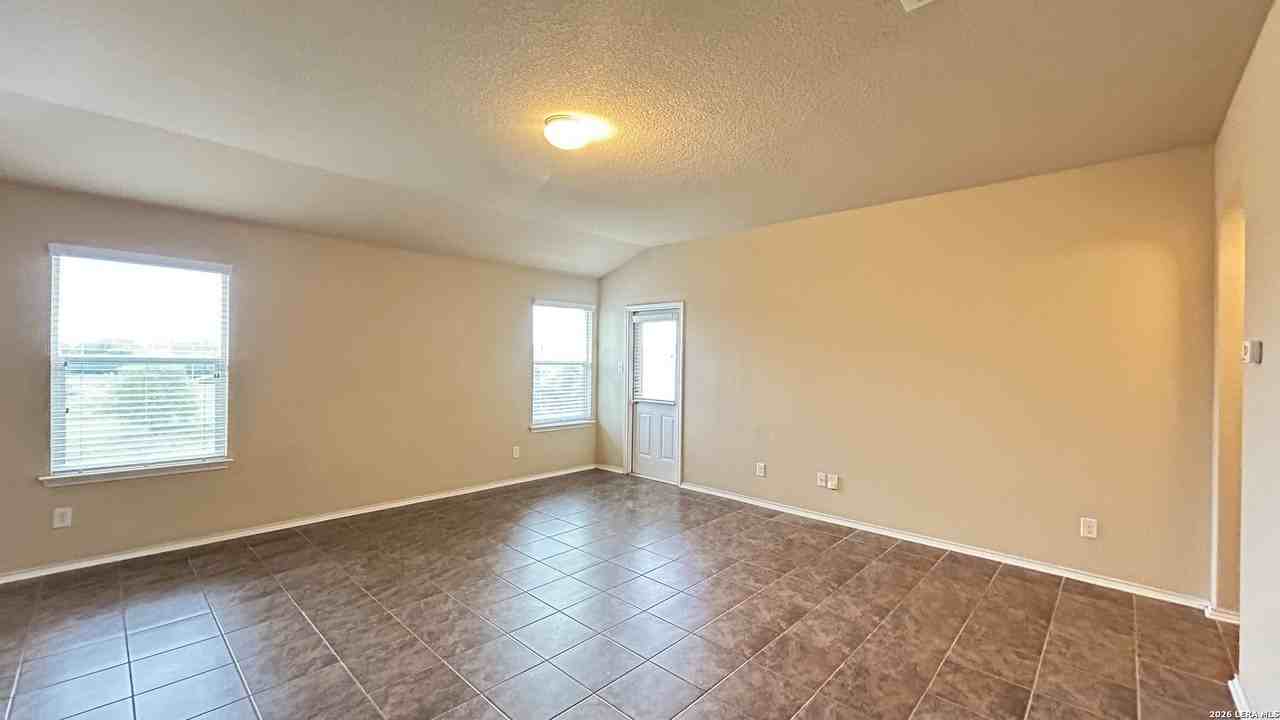 2127 Emerald Edge - Photo 7 of 31