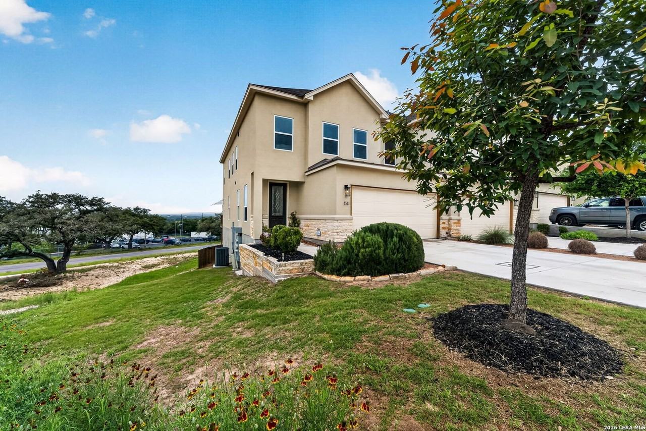 114 Magnolia Cir - Photo 3 of 32