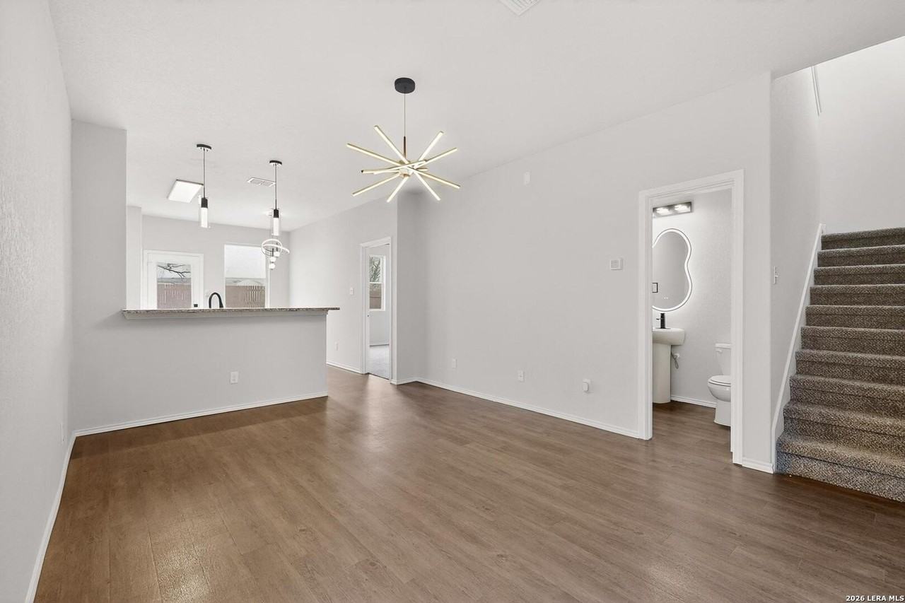 10422 Green Lake Dr - Photo 4 of 41
