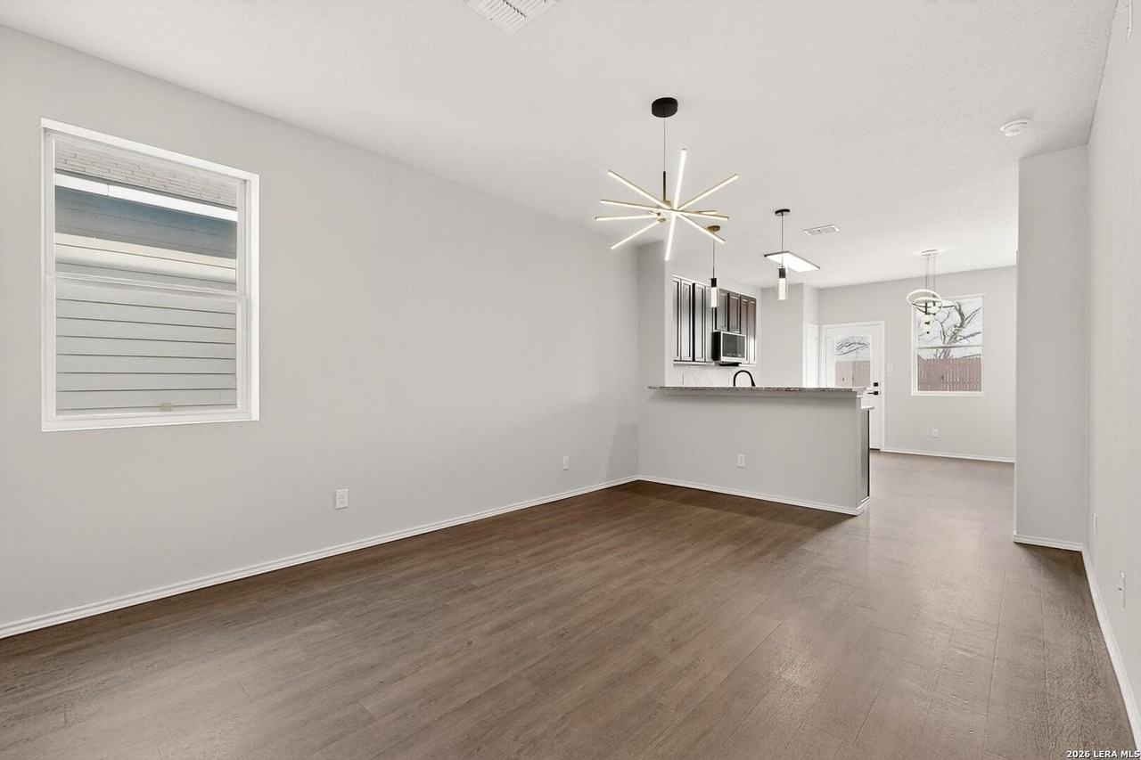 10422 Green Lake Dr - Photo 5 of 41
