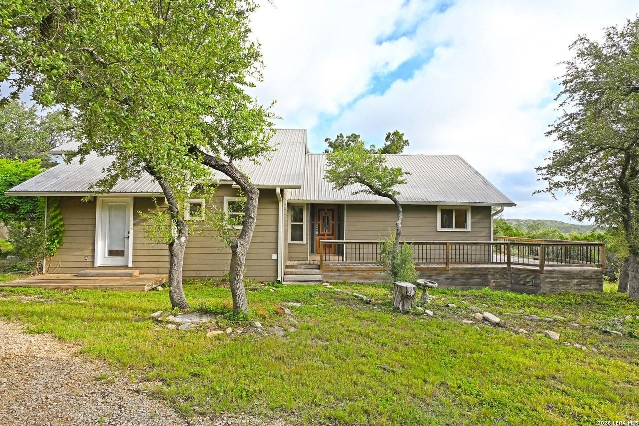41 Sun Valley Dr - Photo 2 of 42