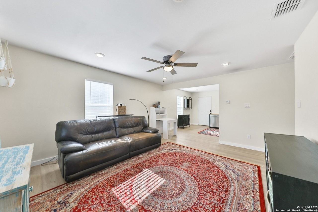 315 W Norwood Ct #1 - Photo 4 of 27