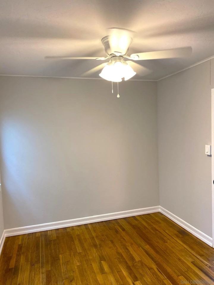 1216 Robinson Ave - Photo 4 of 10