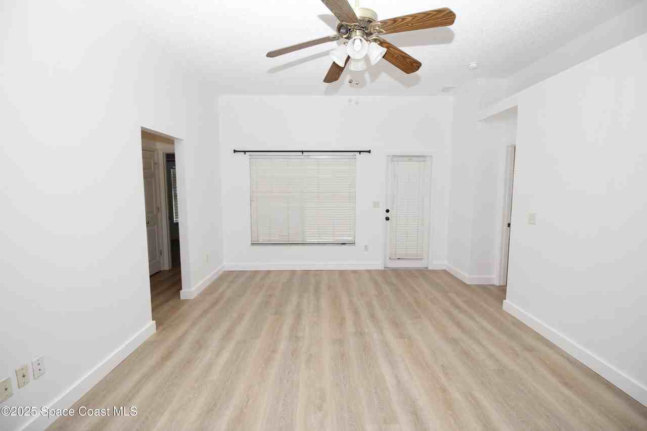 2440 Bridgeport Cir - Photo 3 of 22