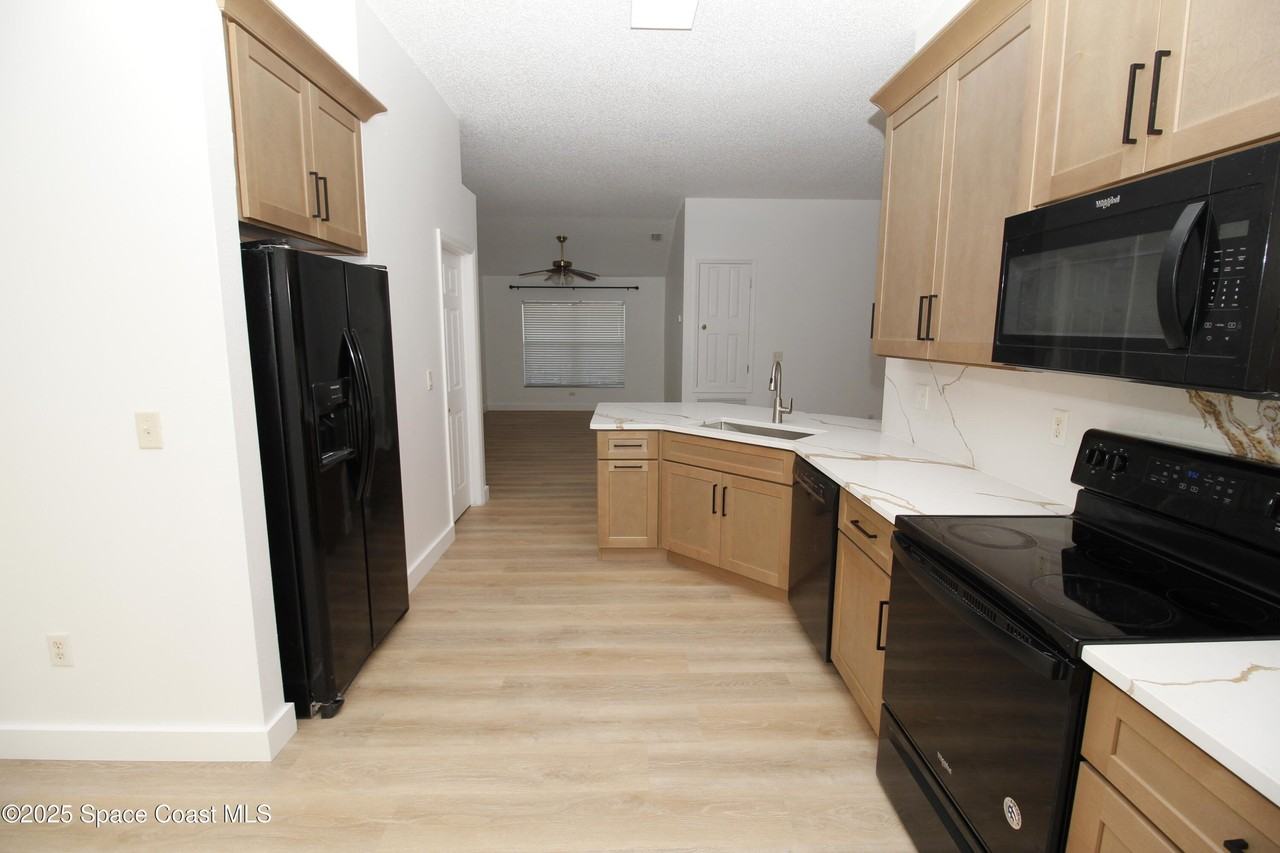 2440 Bridgeport Cir - Photo 7 of 22