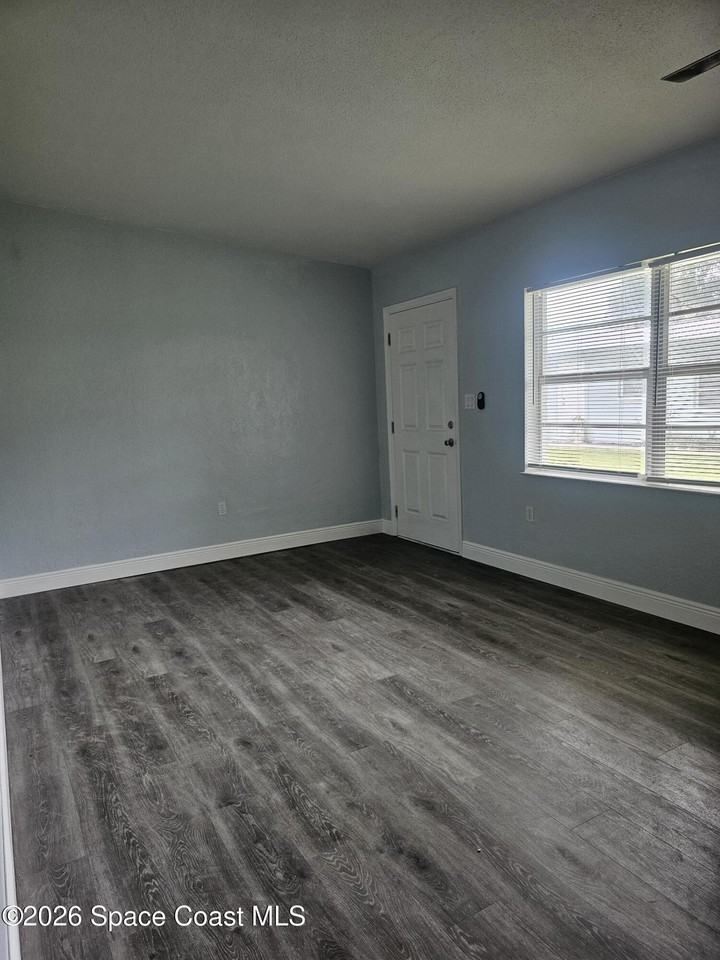 135 Roosevelt Ave #135C - Photo 4 of 20
