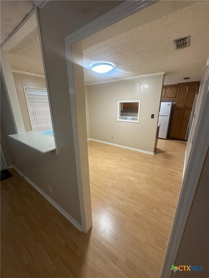 105 Kirkwall St - Photo 7 of 21