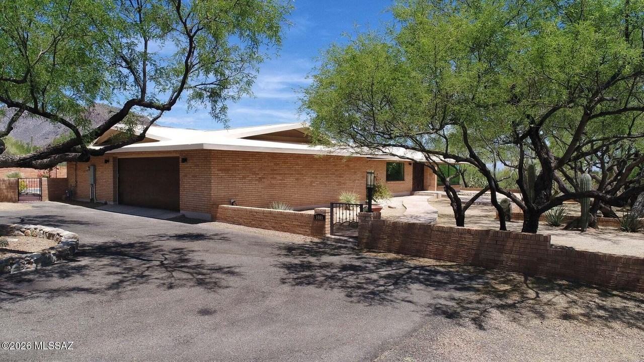5965 N Sabino Shadow Ln - Photo 4 of 39