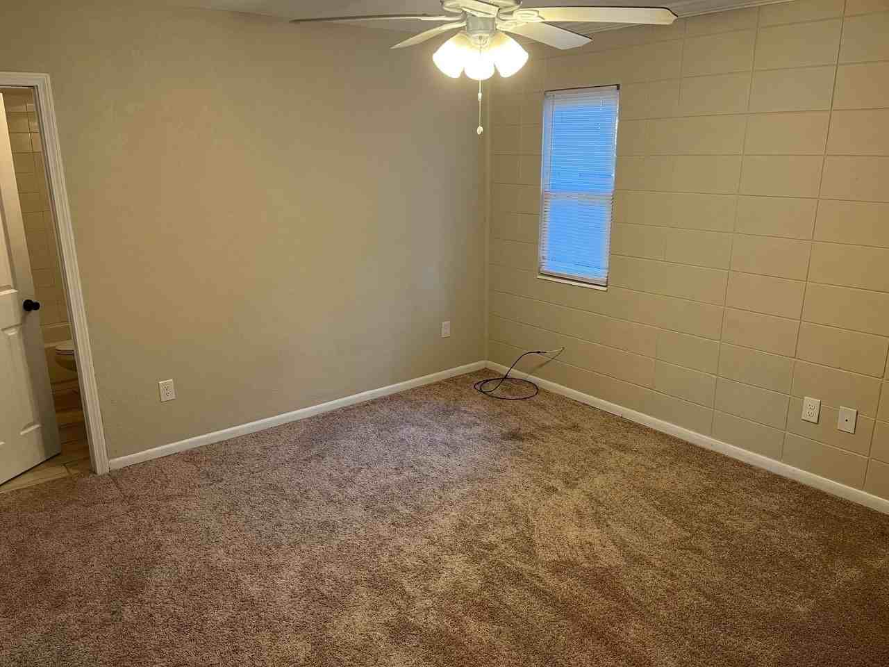 2303 Columbia Ct #D - Photo 4 of 6