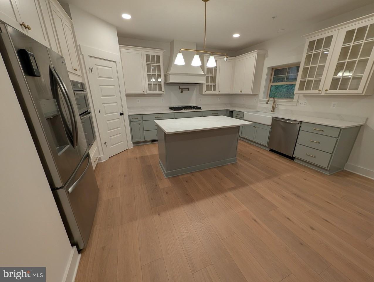 1490 Thurston Rd - Photo 5 of 24