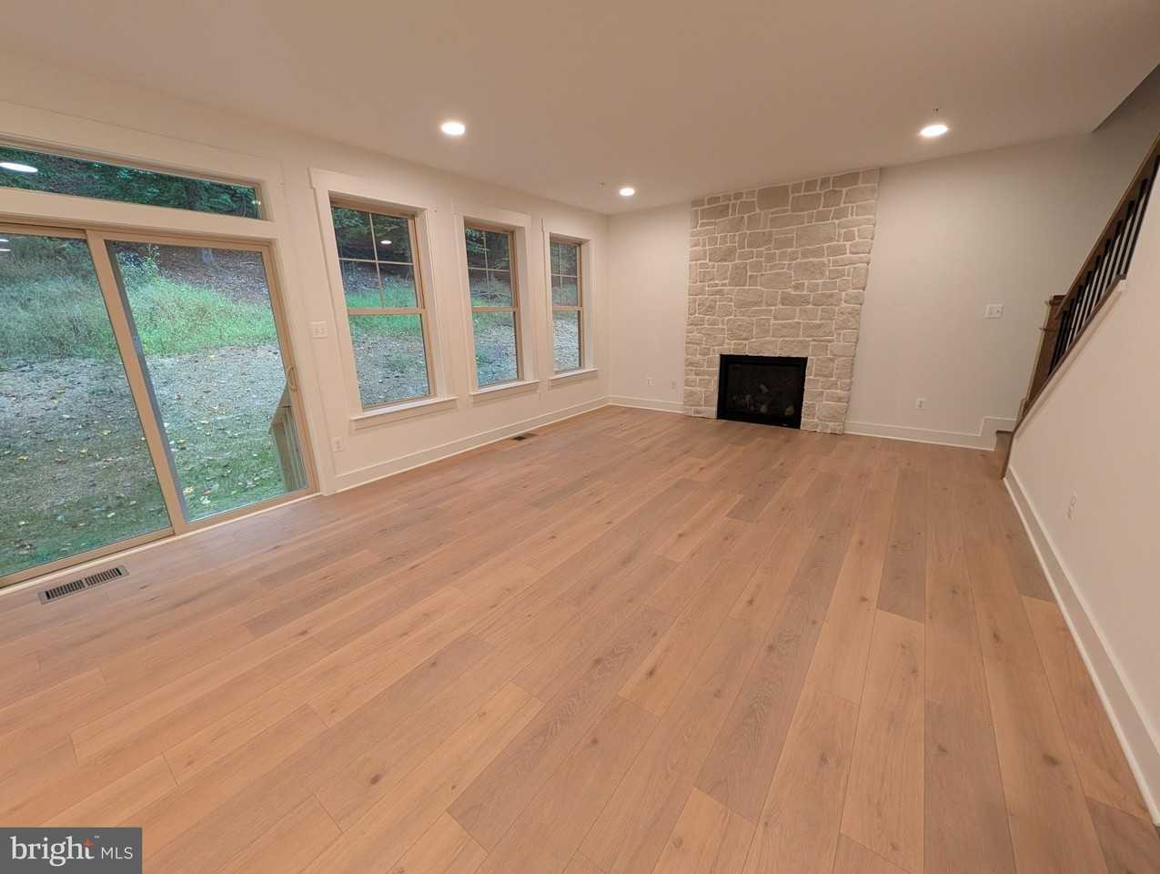 1490 Thurston Rd - Photo 7 of 24
