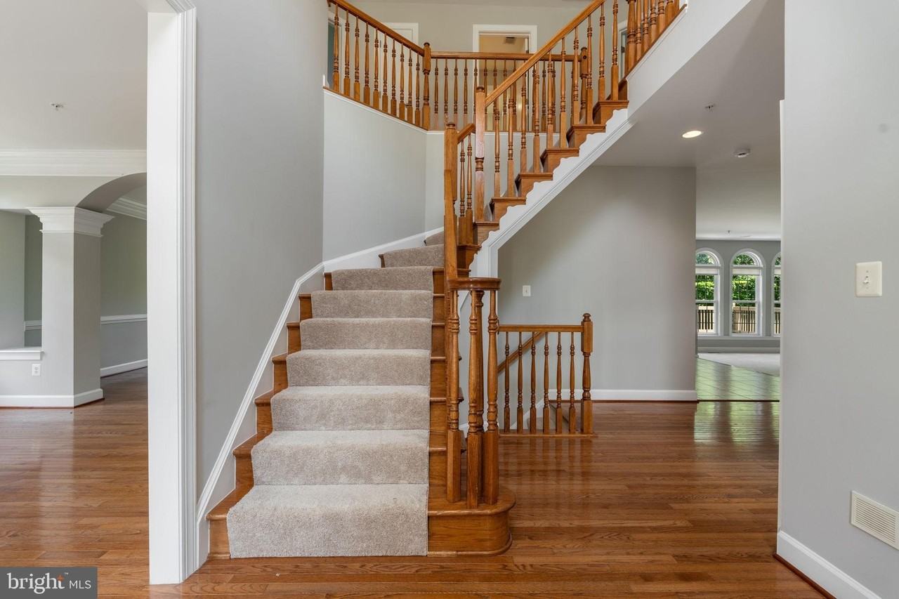 15436 Symondsbury Way - Photo 4 of 50