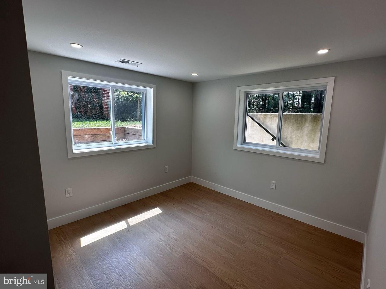 7506 Wellesley Dr - Photo 3 of 15
