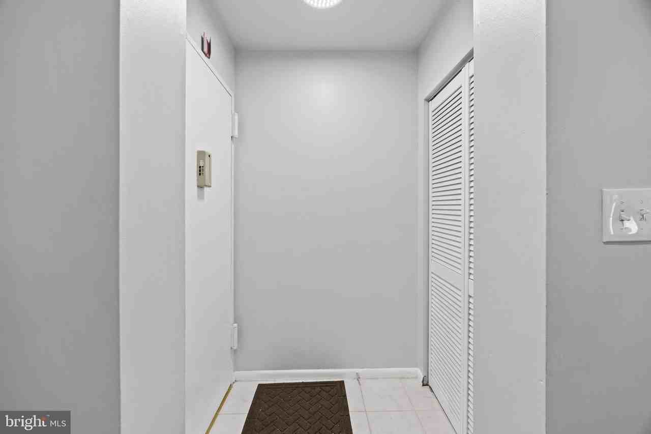 9808 47th Pl #302 - Photo 4 of 43