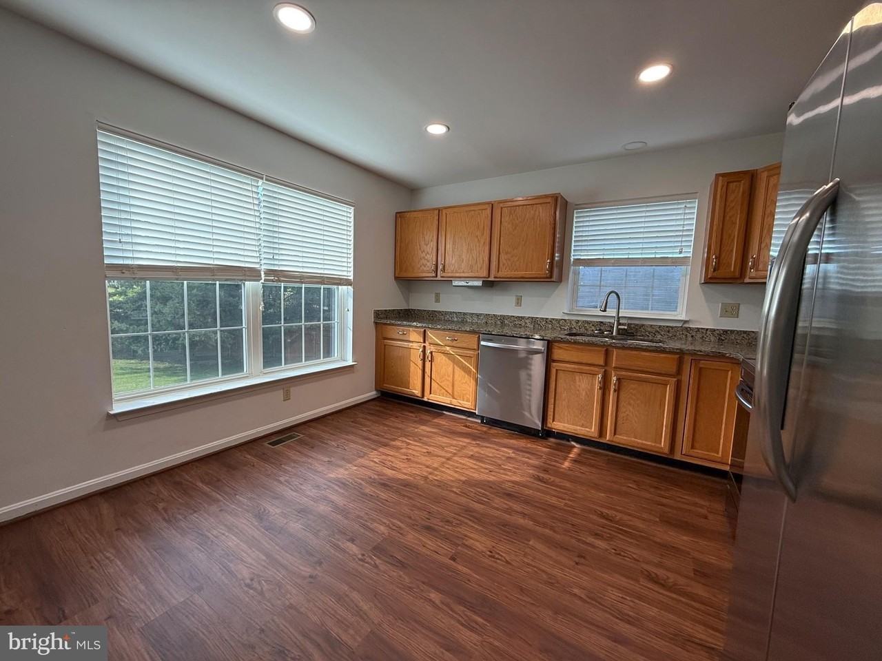 21707 Harrison St - Photo 3 of 35
