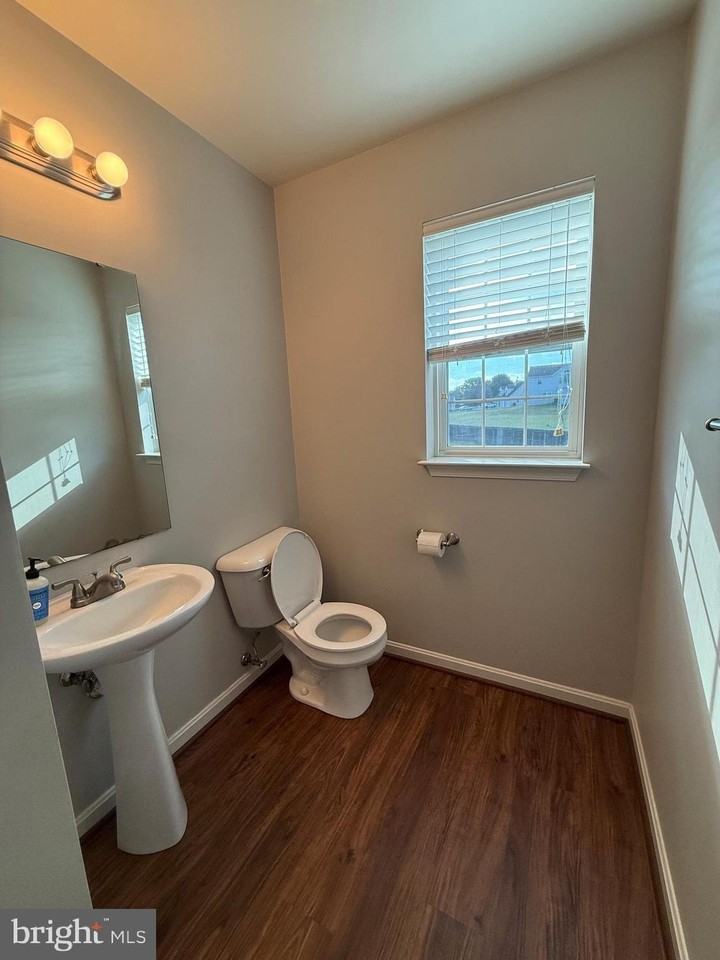 21707 Harrison St - Photo 5 of 35