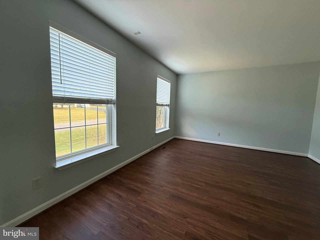 21707 Harrison St - Photo 6 of 35